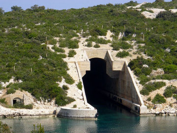 isola Vis: le grotte