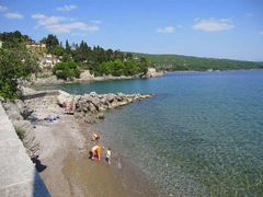 Spiaggia a Volosko sulla riviera di Opatija