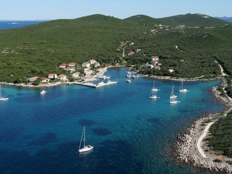 il porto di Molat